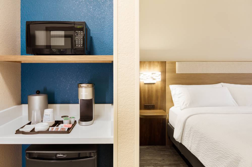 Holiday Inn Exp Stes Linden 10