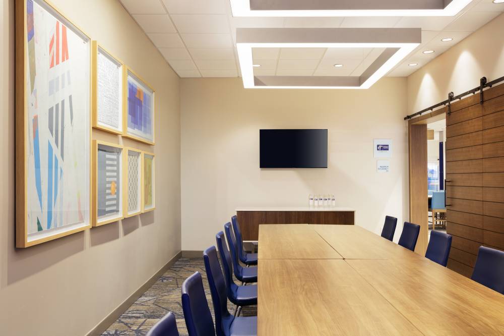 Holiday Inn Exp Stes Linden 4