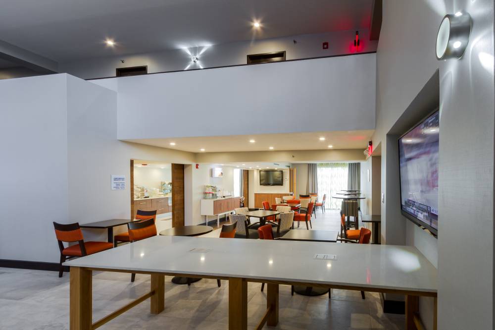 Holiday Inn Exp Stes Med Six F 7