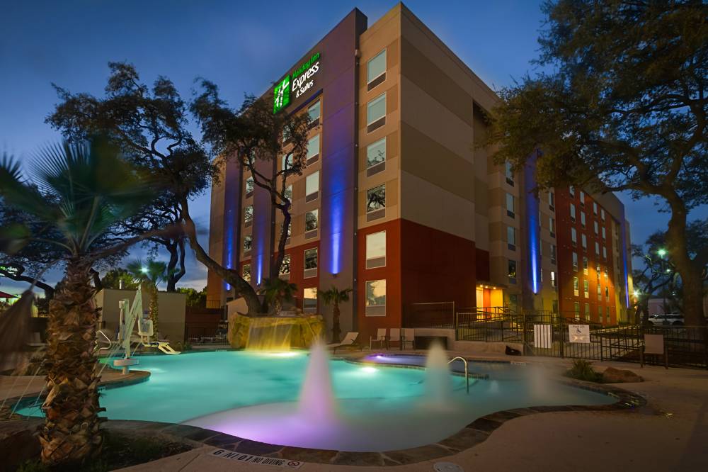 Holiday Inn Exp Stes Med Six F 2