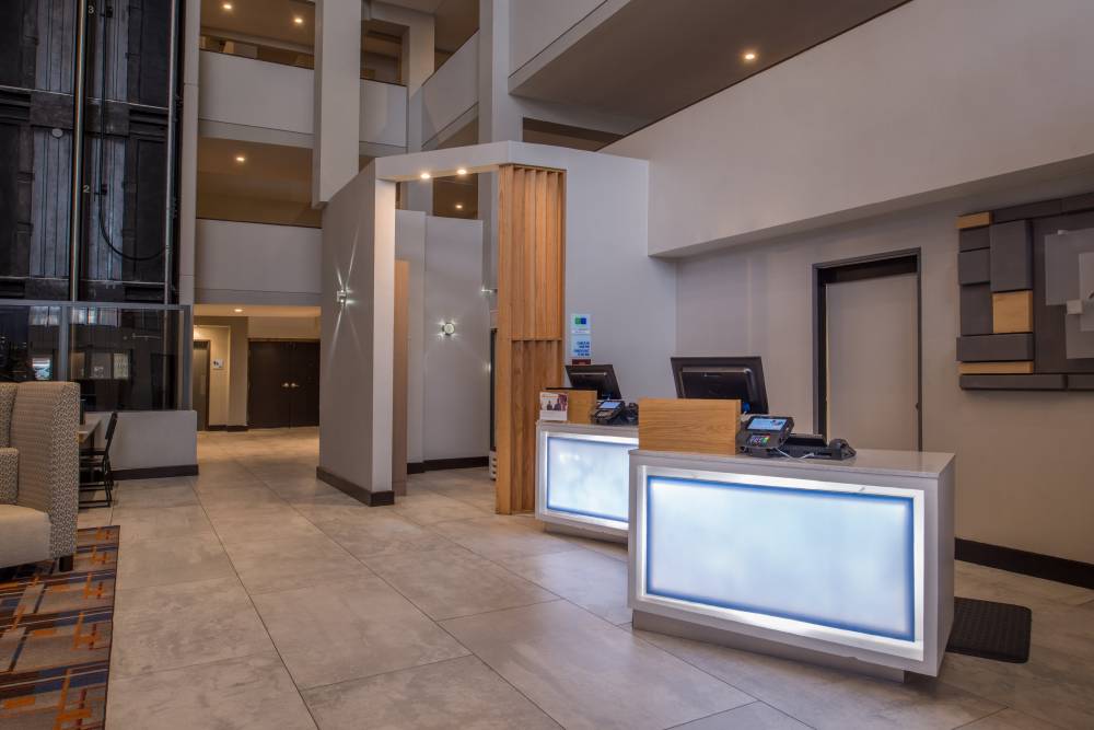 Holiday Inn Exp Stes Med Six F 4