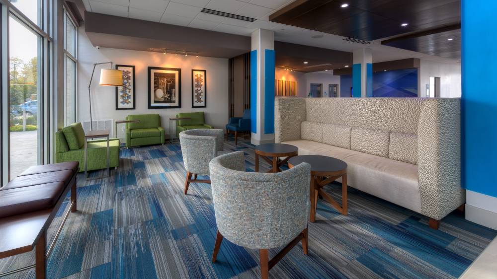 Holiday Inn Exp Stes Midtown 10