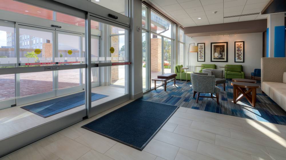 Holiday Inn Exp Stes Midtown 5