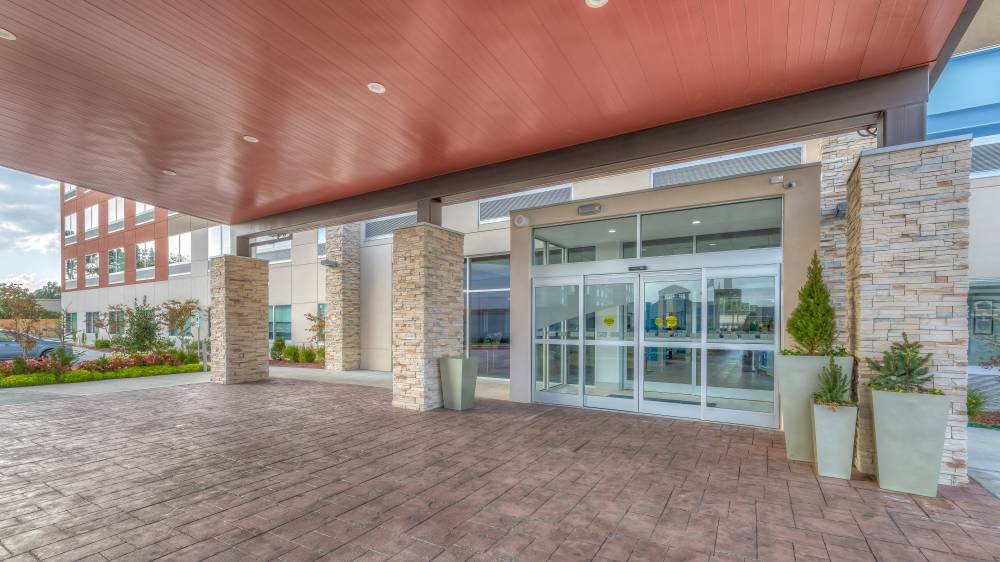 Holiday Inn Exp Stes Midtown 7