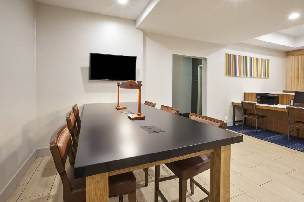 Holiday Inn Exp Stes Niles 10