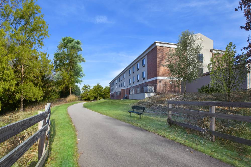 Holiday Inn Exp Stes Niles 7