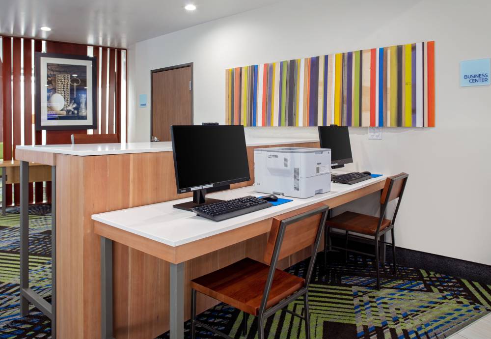 Holiday Inn Exp Stes North By Ihg 6