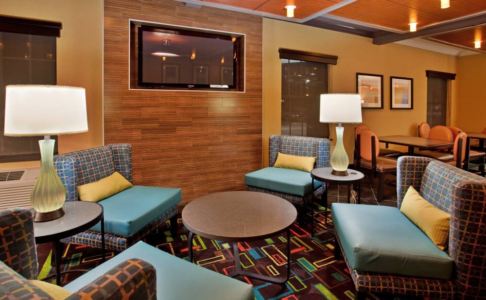 Holiday Inn Exp Stes North Kc 10
