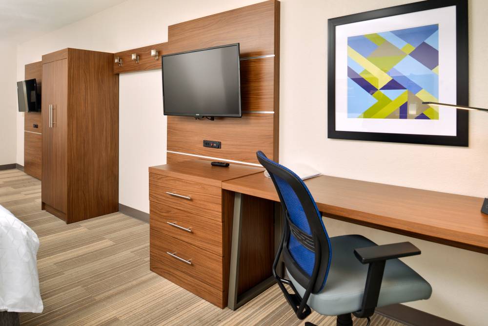 Holiday Inn Exp Stes North Kc 2