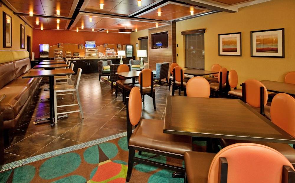 Holiday Inn Exp Stes North Kc 9