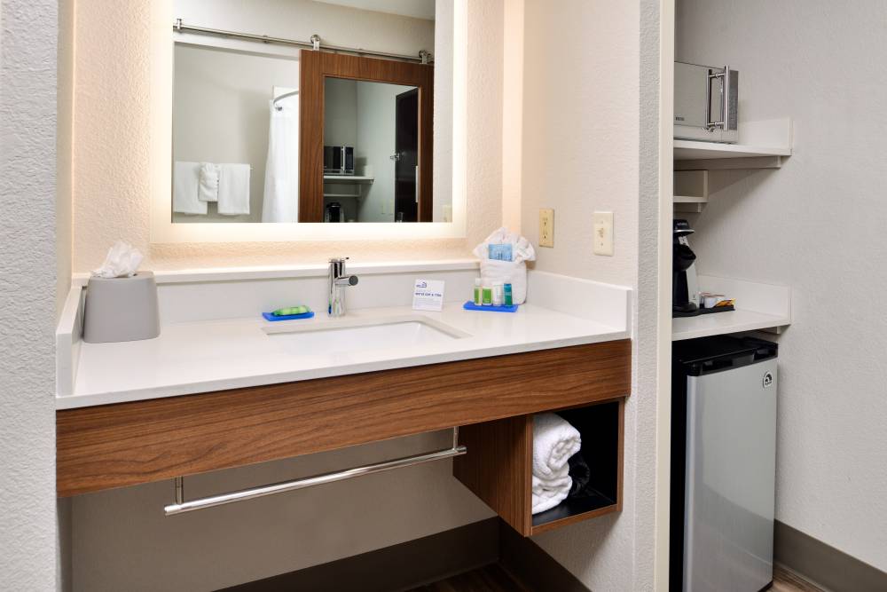 Holiday Inn Exp Stes North Kc 4