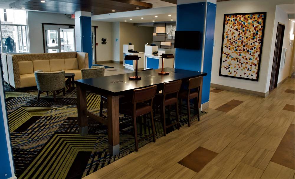Holiday Inn Exp Stes North Vandalia 3