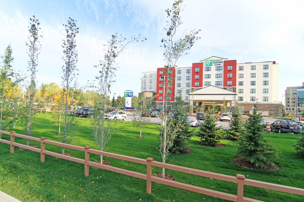 Holiday Inn Exp Stes Nw Banff 10