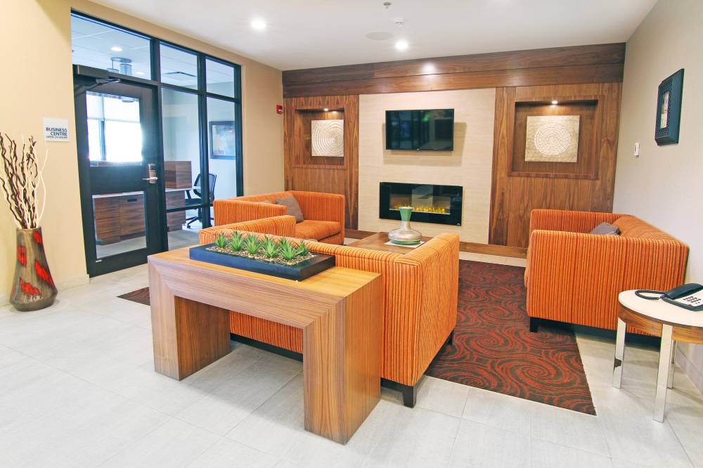 Holiday Inn Exp Stes Nw Banff 2