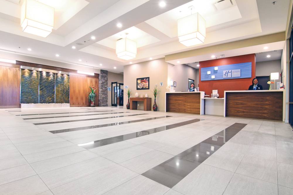 Holiday Inn Exp Stes Nw Banff 9