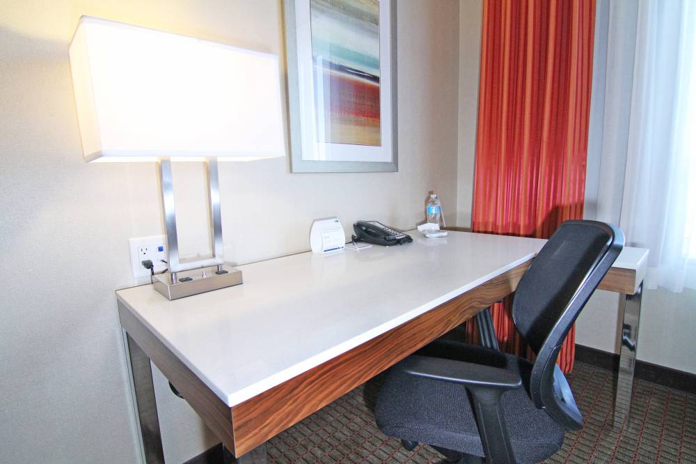 Holiday Inn Exp Stes Nw Banff 5
