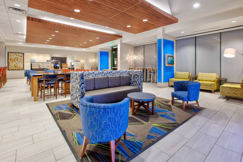 Holiday Inn Exp Stes Oceanfrnt 9