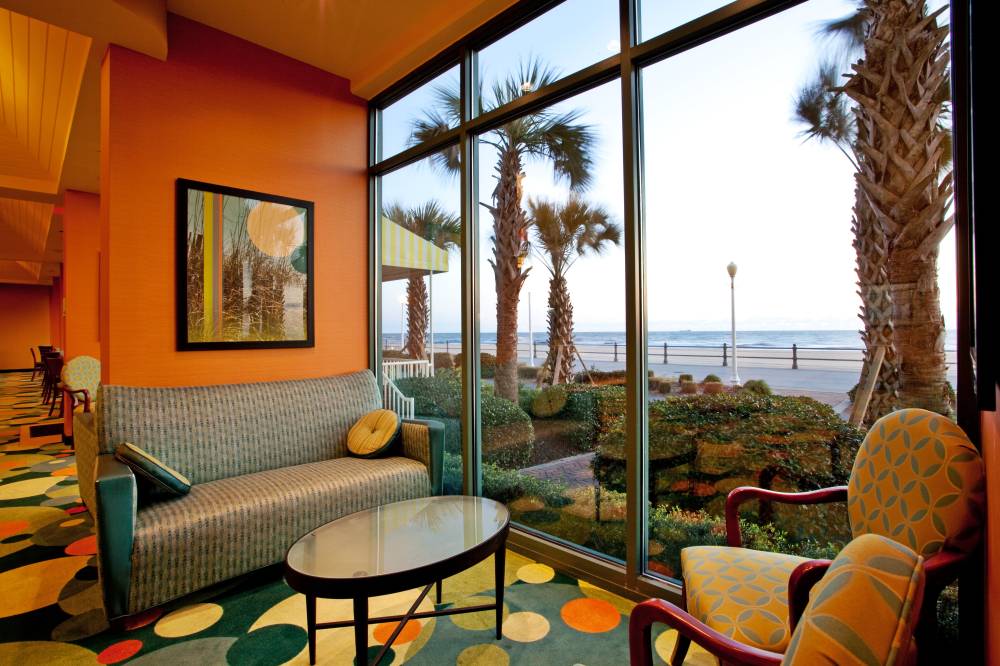 Holiday Inn Exp Stes Oceanfrnt 8
