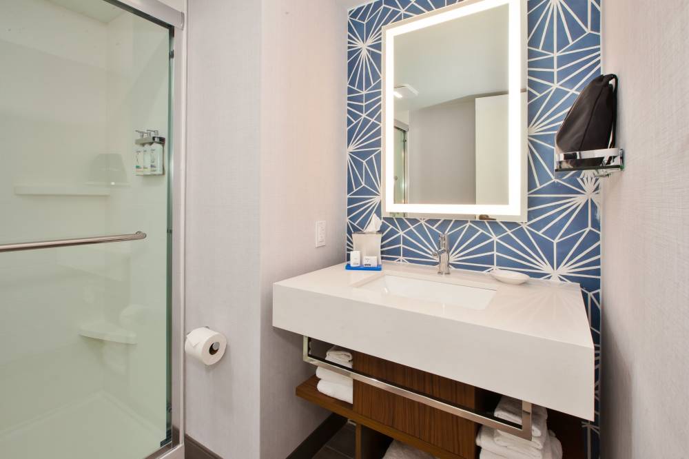 Holiday Inn Exp Stes Oceanfrnt 3