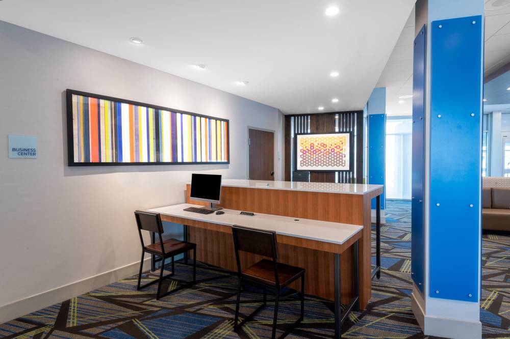 Holiday Inn Exp Stes Phoenix Aprt North 8