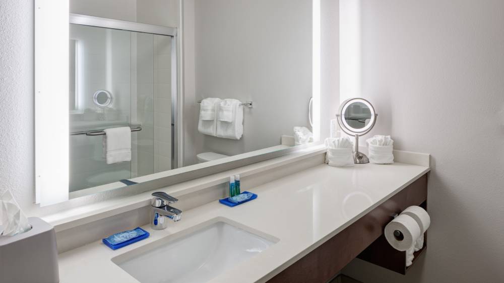 Holiday Inn Exp Stes Sea World 4