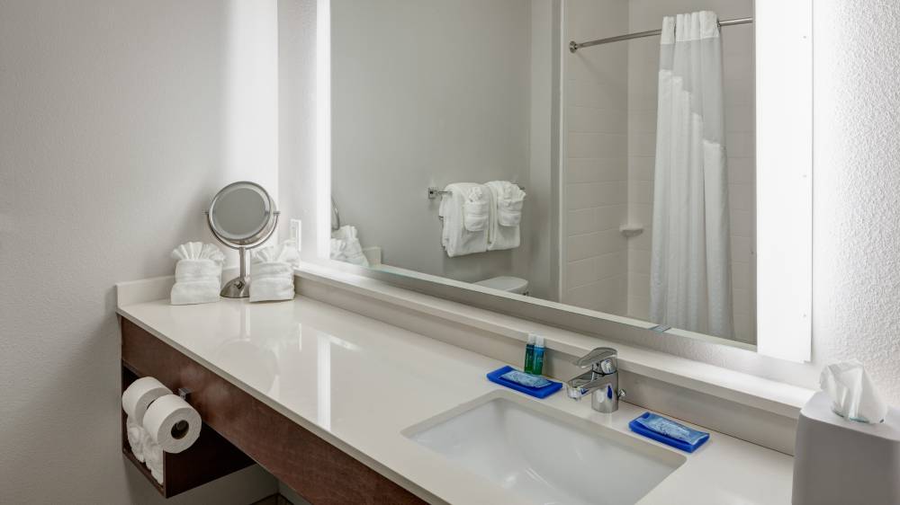 Holiday Inn Exp Stes Sea World 8