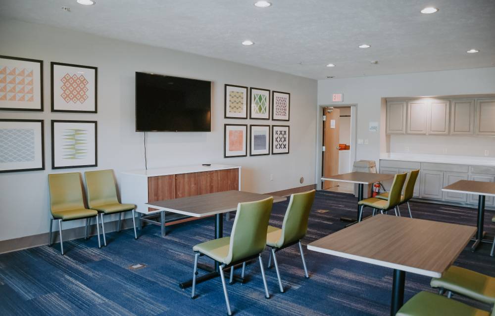 Holiday Inn Exp Stes South 4