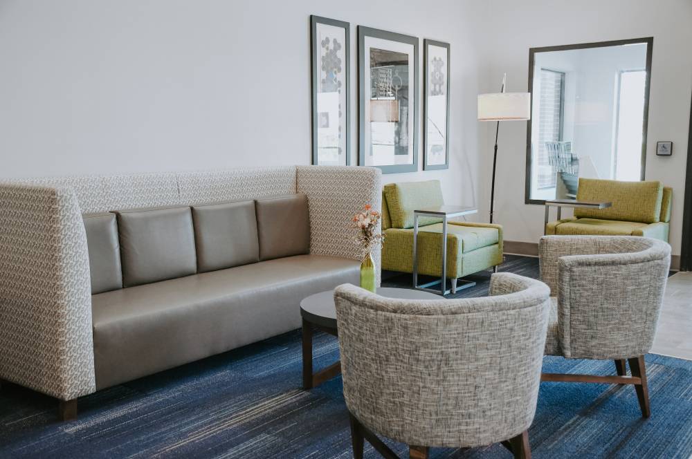 Holiday Inn Exp Stes South 5