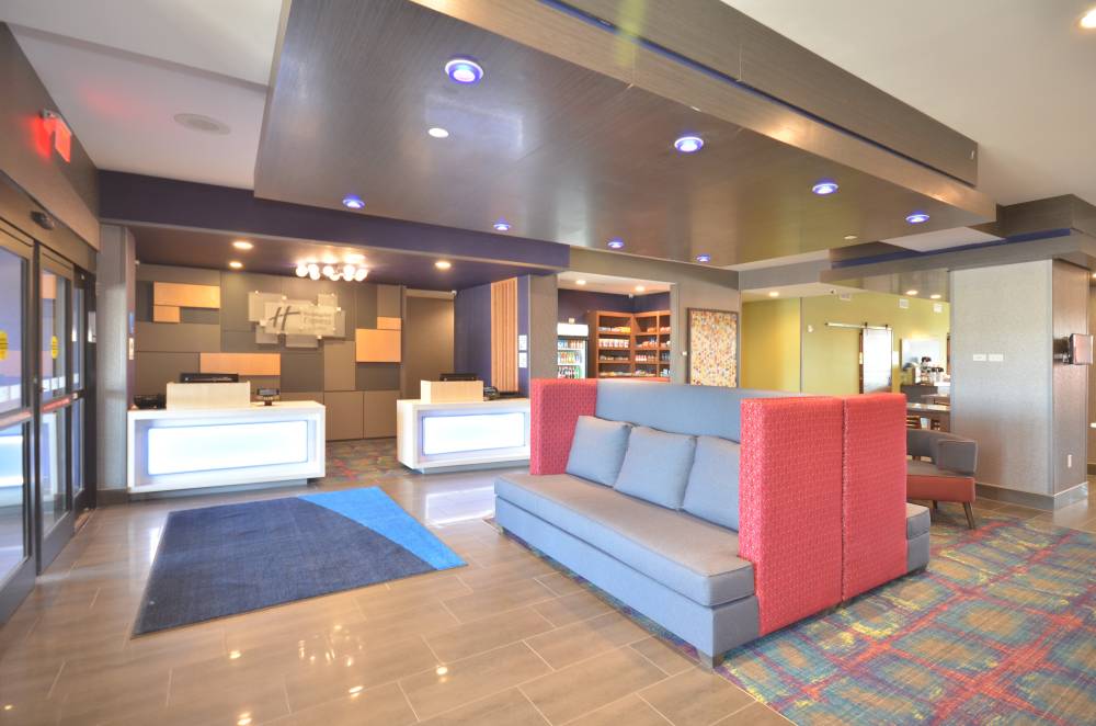Holiday Inn Exp Stes South 10