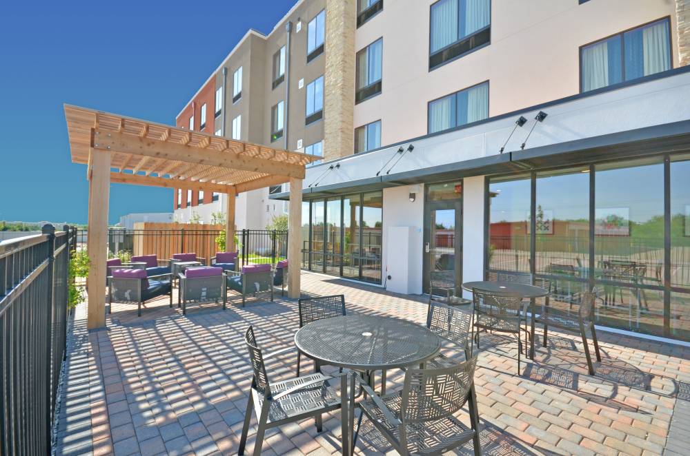 Holiday Inn Exp Stes South 2