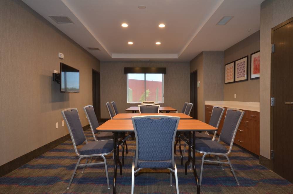 Holiday Inn Exp Stes South 9