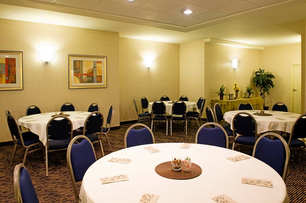 Holiday Inn Exp Stes South 5