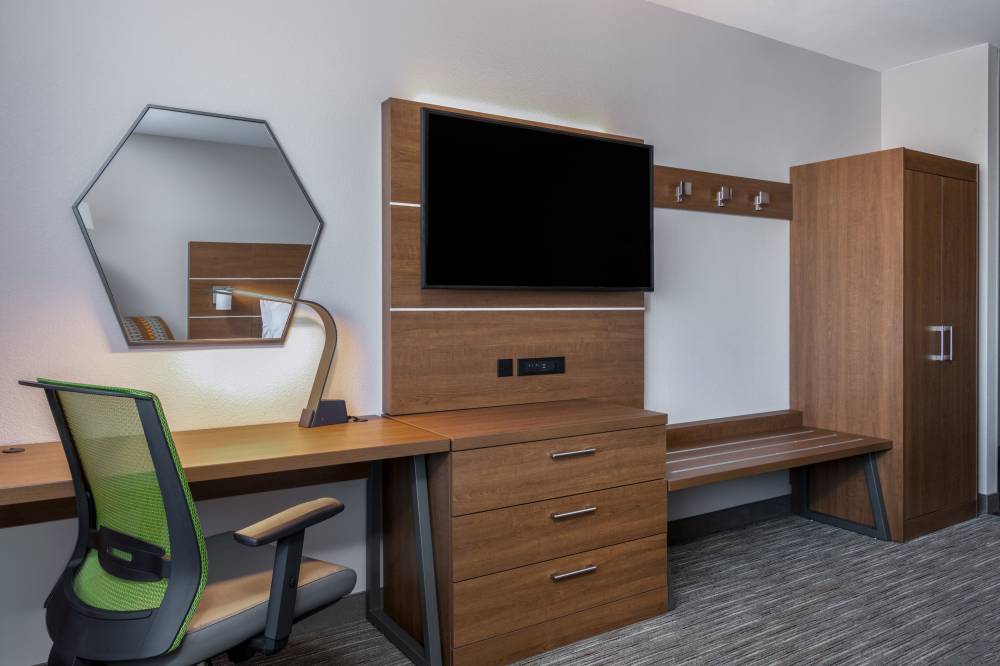 Holiday Inn Exp Stes South I-25 7