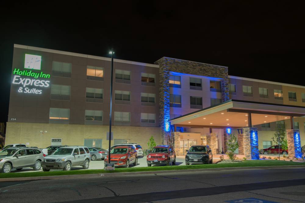 Holiday Inn Exp Stes Southwest 3