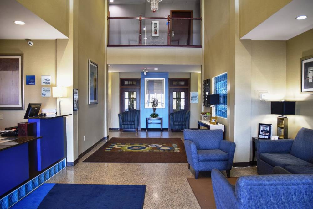 Holiday Inn Exp Stes St Charle 4