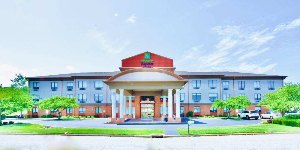 Holiday Inn Exp Stes St Charle 3
