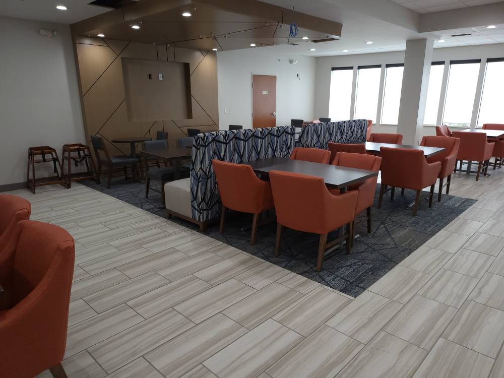 Holiday Inn Exp Stes Tipp City 3