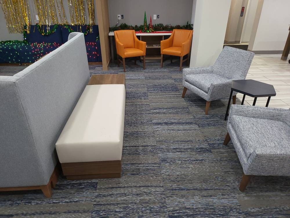 Holiday Inn Exp Stes Tipp City 2