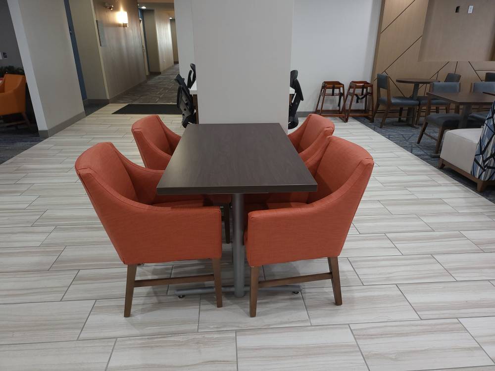Holiday Inn Exp Stes Tipp City 4