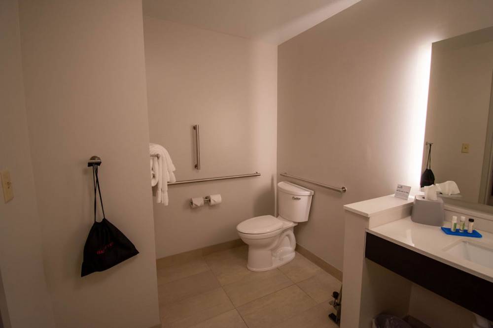 Holiday Inn Exp Stes Tonawanda 4