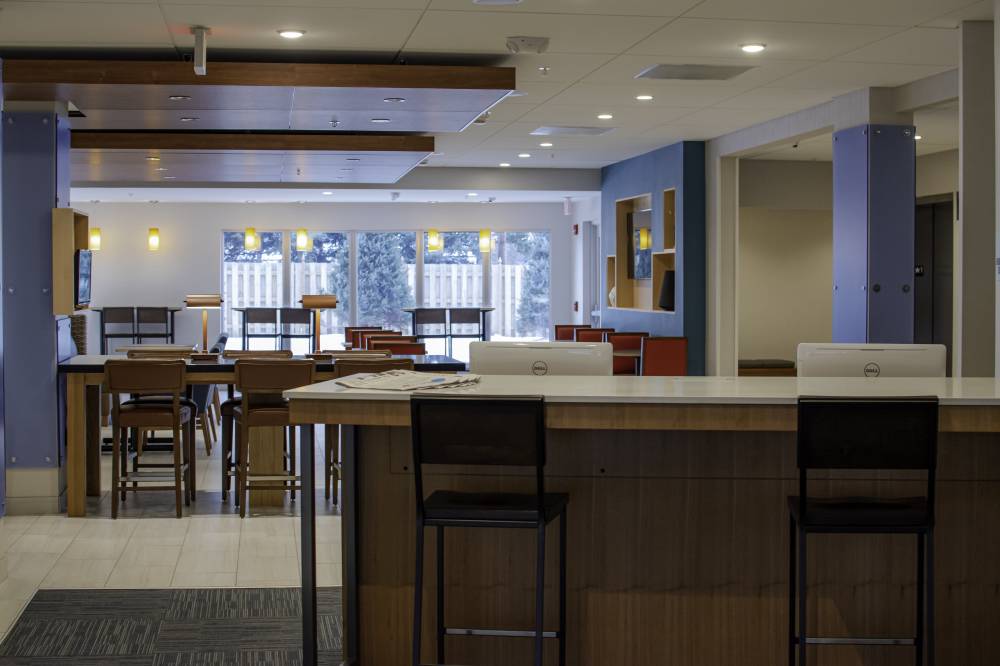 Holiday Inn Exp Stes Tonawanda 8