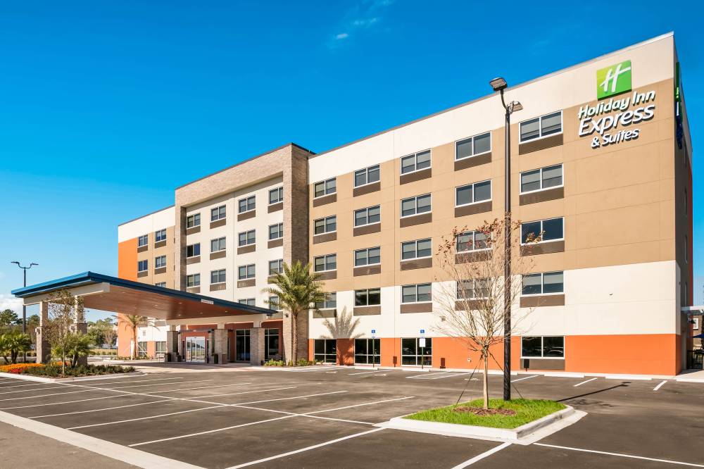 Holiday Inn Exp Stes Town Center 7