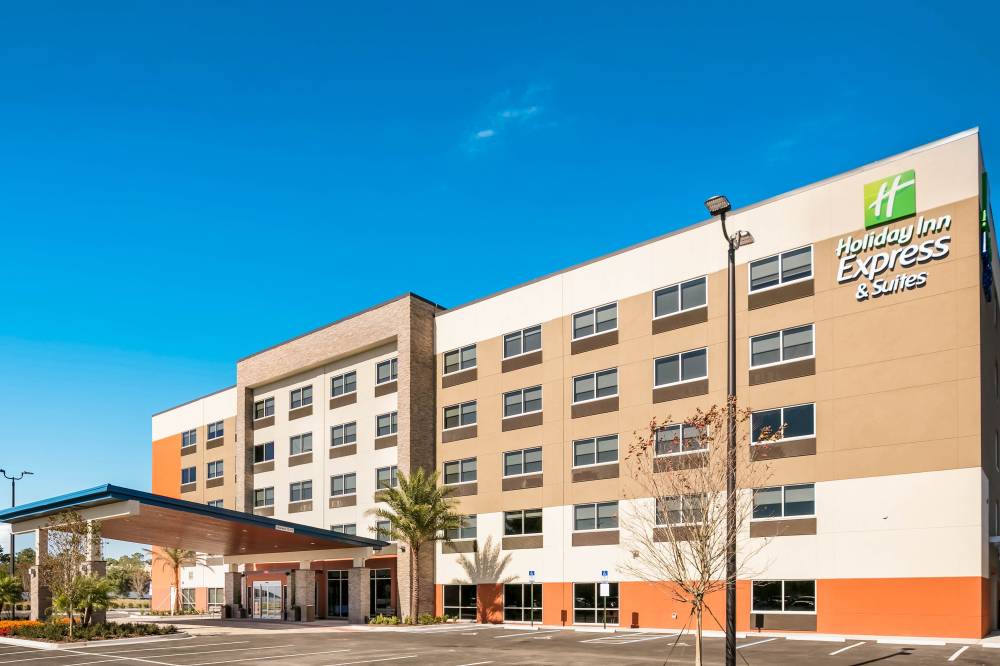 Holiday Inn Exp Stes Town Center 2