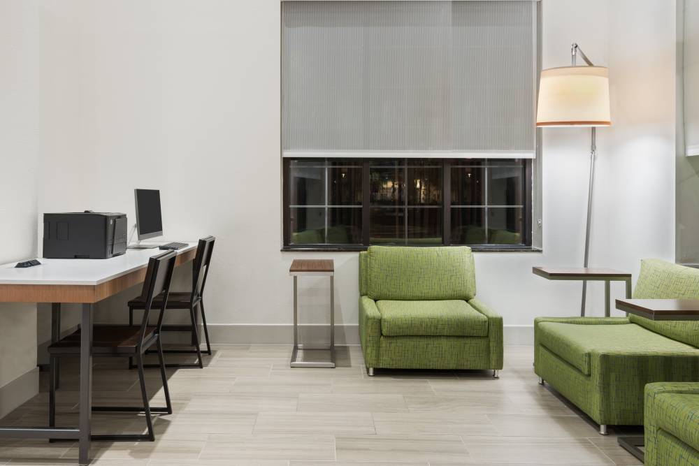 Holiday Inn Exp Stes Universal Orl 3