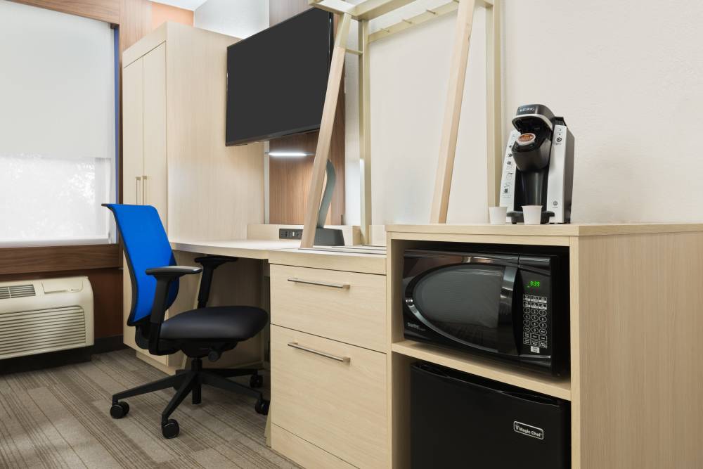 Holiday Inn Exp Stes Universal Orl 10
