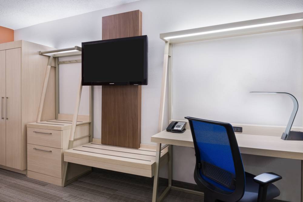 Holiday Inn Exp Stes Universal Orl 9