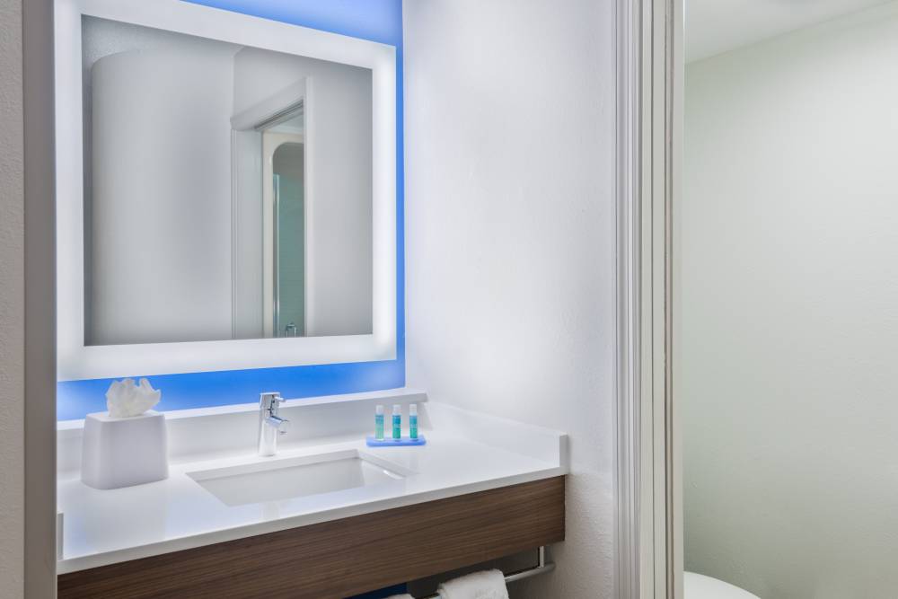 Holiday Inn Exp Stes Universal Orl 7