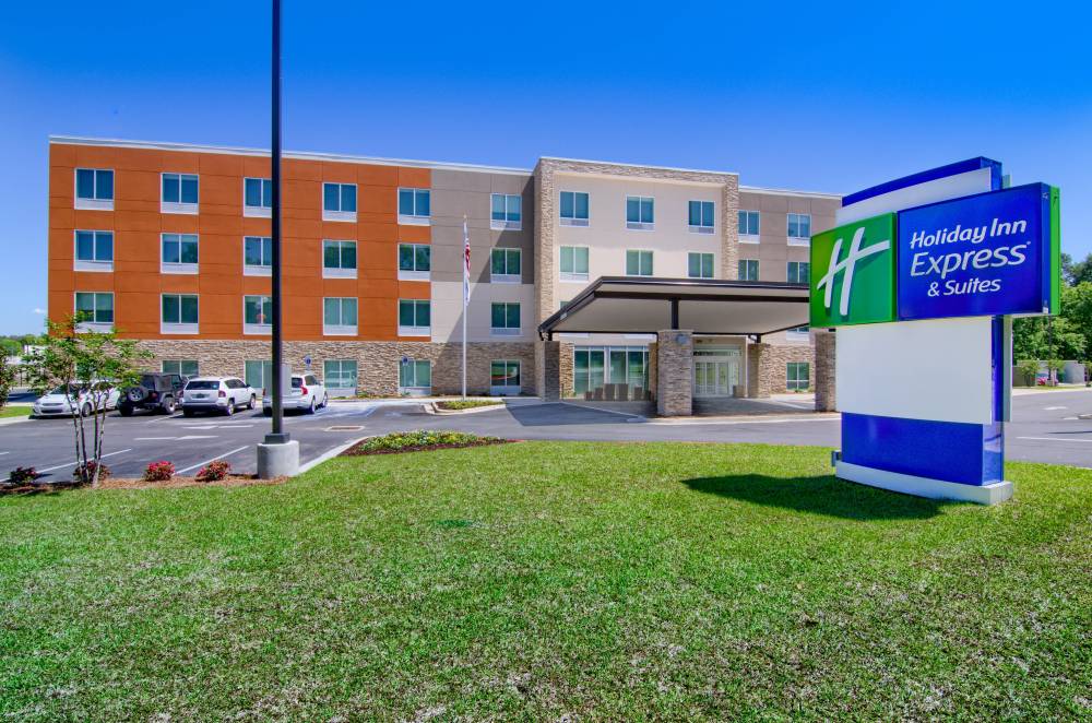 Holiday Inn Exp Stes University Area 6