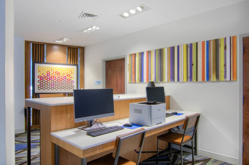 Holiday Inn Exp Stes University Area 4