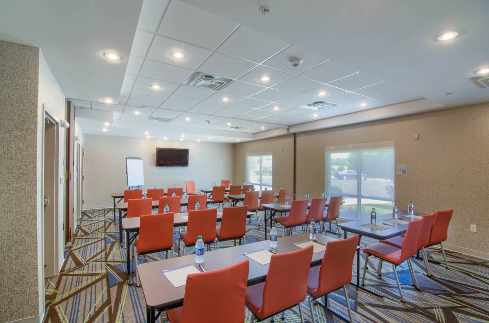 Holiday Inn Exp Stes University Area 7
